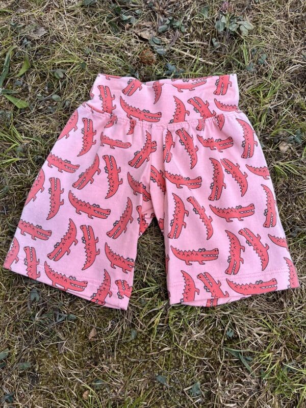 Tupelo shorts: Crocs 18m