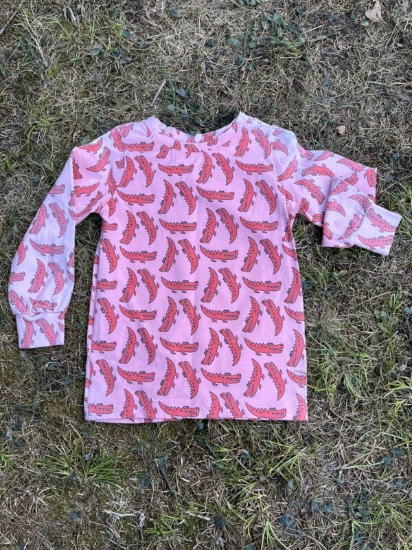Stardust shirt: Crocs 3-4 years