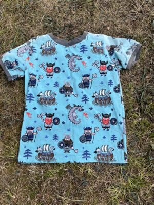 Stardust shirt: Vikings 9-10 years